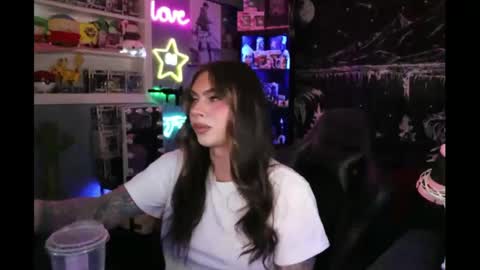 Snapshot of itsnickibabyy chatting on 01-31-25, 08:01 Nicki Foxx online show from 01-31-25, 08:01