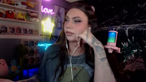 Snapshot of itsnickibabyy chatting on 02-15-25, 12:37 Nicki Foxx online show from 02-15-25, 12:37