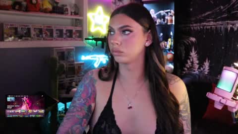 Snapshot of itsnickibabyy chatting on 02-20-25, 12:19 Nicki Foxx online show from 02-20-25, 12:19