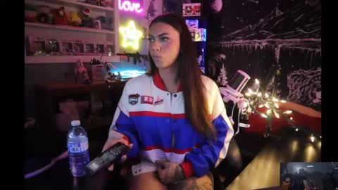 Snapshot of itsnickibabyy chatting on 02-25-25, 02:03 Nicki Foxx online show from 02-25-25, 02:03