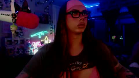 Snapshot of itsnickibabyy chatting on 11-10-25, 03:49 Nicki Foxx online show from 11-10-25, 03:49