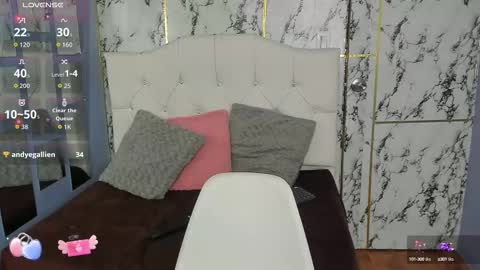 Itsuki N online show from 10-16-25, 01:45