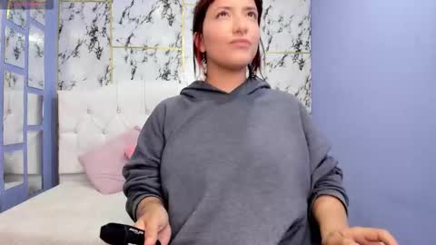 Itsuki N online show from 12-20-25, 01:29