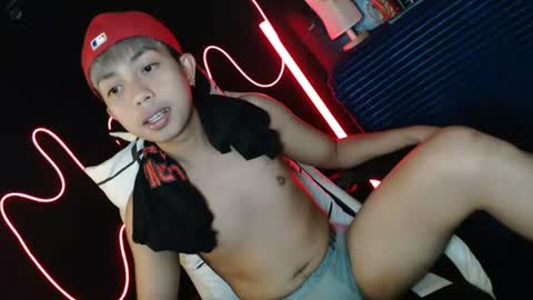 Snapshot of itsyourcummerboy_xx chatting on 07-05-26, 02:24 Kyle online show from 07-05-26, 02:24