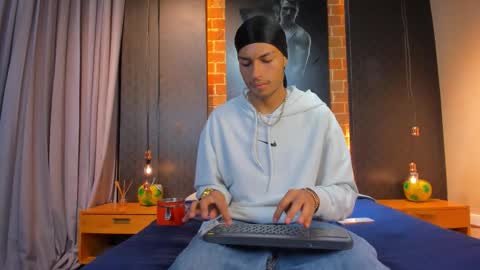 Snapshot of itszairen chatting on 02-08-26, 03:43 itszairen online show from 02-08-26, 03:43