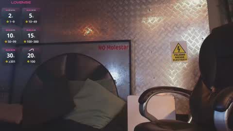 Snapshot of itszairen chatting on 02-11-26, 04:17 itszairen online show from 02-11-26, 04:17