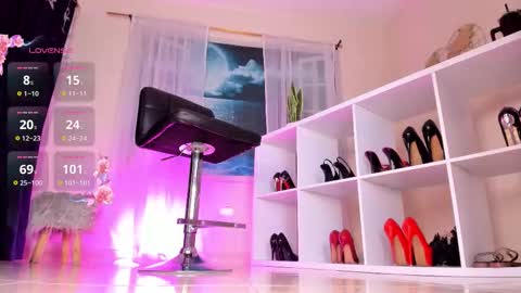 Snapshot of itzel__ chatting on 11-18-25, 01:15 Call me Itzel online show from 11-18-25, 01:15