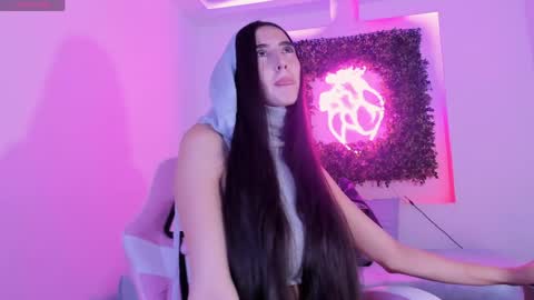 Itzel  online show from 05-31-26, 05:42