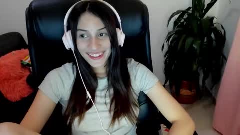 Snapshot of ivanna_essis chatting on 10-15-25, 02:44 ivanna_essis online show from 10-15-25, 02:44