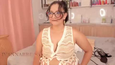 Snapshot of ivannabreastoficial chatting on 06-25-26, 12:54 Ivannabreast online show from 06-25-26, 12:54