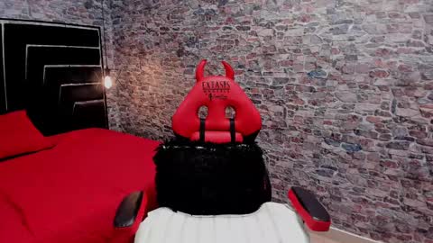 Ivis  online show from 02-08-25, 03:21