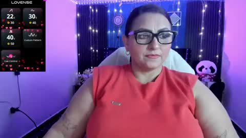 Snapshot of ivonnee17_ chatting on 05-02-26, 03:33 Ivonne online show from 05-02-26, 03:33