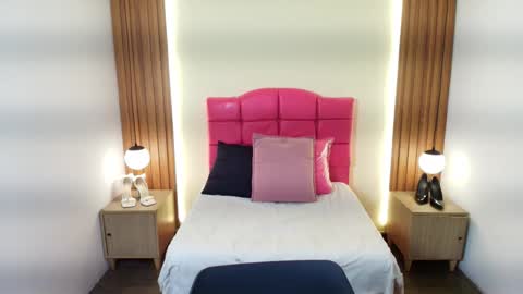 I V O N N E R O S S online show from 02-25-26, 12:15