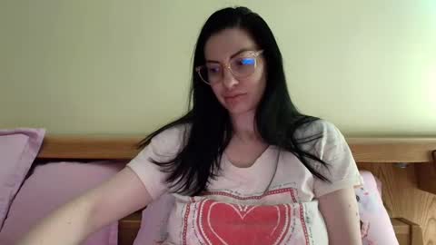 Snapshot of ivoryorchid chatting on 12-12-24, 05:48 Ivory online show from 12-12-24, 05:48