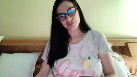 Snapshot of ivoryorchid chatting on 12-28-24, 03:15 Ivory online show from 12-28-24, 03:15