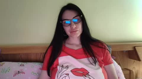 Snapshot of ivoryorchid chatting on 03-06-25, 05:33 Ivory online show from 03-06-25, 05:33