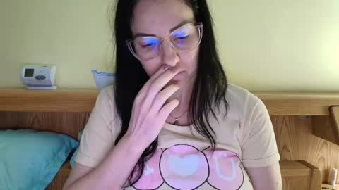 Snapshot of ivoryorchid chatting on 11-10-25, 05:01 Ivory online show from 11-10-25, 05:01