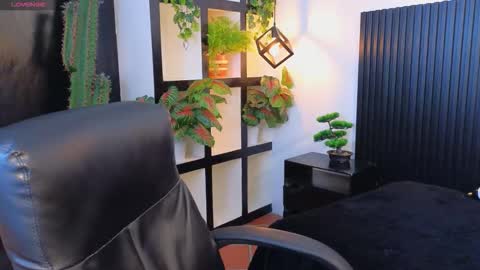 Snapshot of ivy_gail chatting on 10-04-25, 05:05 IVY online show from 10-04-25, 05:05