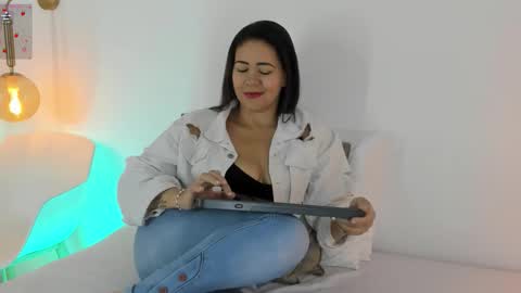 Ivy  online show from 11-06-25, 02:51