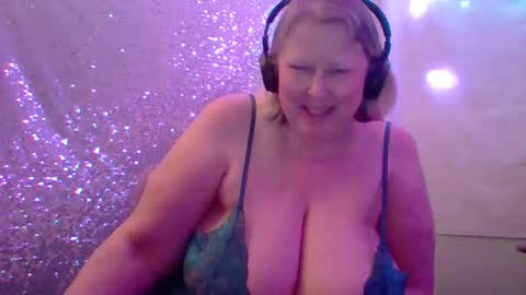 ivyjane3522 online show from 05-09-26, 05:23