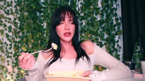 Miss Ivy online show from 12-13-24, 05:00