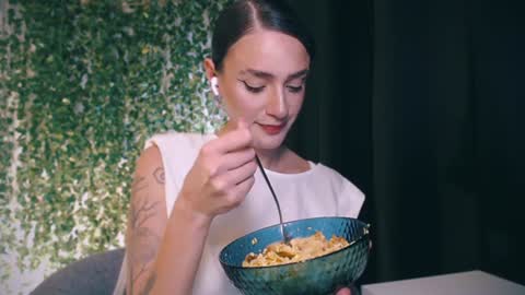 Miss Ivy online show from 01-16-25, 08:14