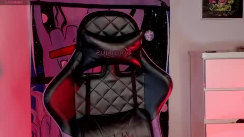 Snapshot of ivymanson_ chatting on 01-06-25, 04:15 Camila online show from 01-06-25, 04:15