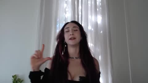 Ivy Rosie online show from 11-11-25, 04:07