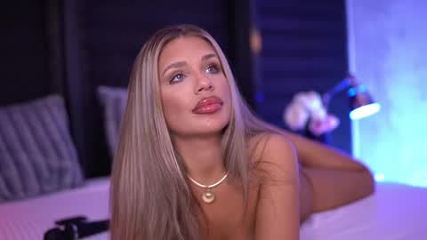 IvyRowa online show from 02-28-25, 01:37