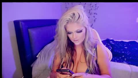 Snapshot of iwantsumbody chatting on 07-11-26, 05:32 Ashley3 online show from 07-11-26, 05:32