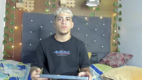 izaack online show from 01-06-25, 03:53