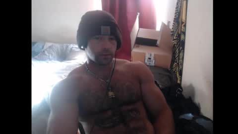 Snapshot of izak144 chatting on 10-17-25, 04:42 izak144 online show from 10-17-25, 04:42