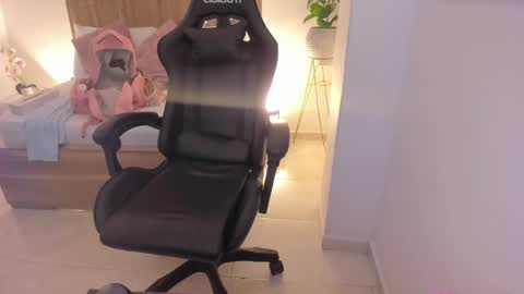 Iza online show from 02-15-25, 02:15