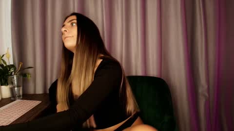 Snapshot of izy_bellee chatting on 12-02-24, 07:03 izy bellee online show from 12-02-24, 07:03