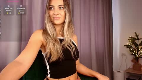 Snapshot of izy_bellee chatting on 01-11-25, 09:15 izy bellee online show from 01-11-25, 09:15