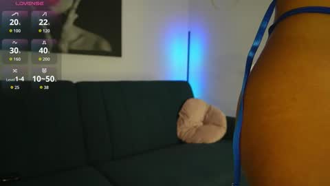 Snapshot of izy_bellee chatting on 11-04-25, 10:42 izy bellee online show from 11-04-25, 10:42