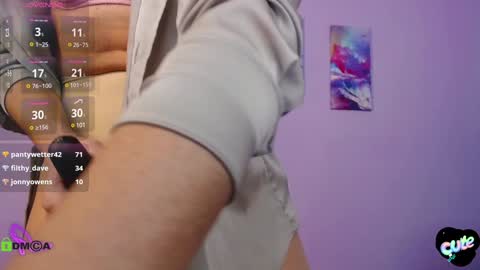 Snapshot of izzy_cam chatting on 12-30-24, 08:43 Queen of nylon Victoria online show from 12-30-24, 08:43