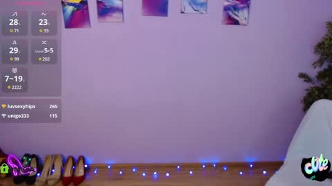 Snapshot of izzy_cam chatting on 01-08-25, 08:27 Queen of nylon Victoria online show from 01-08-25, 08:27