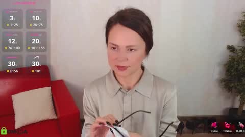 Snapshot of izzy_cam chatting on 09-10-25, 05:29 Queen of nylon Victoria online show from 09-10-25, 05:29