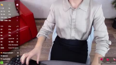 Snapshot of izzy_cam chatting on 11-25-25, 05:51 Queen of nylon Victoria online show from 11-25-25, 05:51