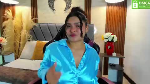 Snapshot of izzy_lux chatting on 07-05-26, 02:13 Isa online show from 07-05-26, 02:13