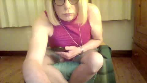 Snapshot of izzy_mchoney chatting on 05-16-26, 12:40 izzy_mchoney online show from 05-16-26, 12:40