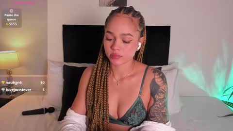 Snapshot of izzy_vega chatting on 03-06-25, 01:58 Izzy vega online show from 03-06-25, 01:58