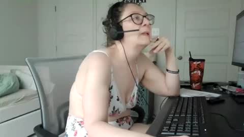 izzynoela online show from 09-22-25, 04:42