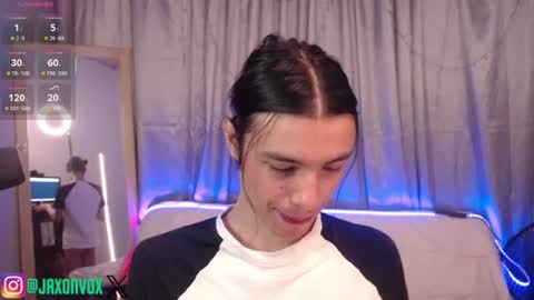 Snapshot of j_a_x_x_x_o_n chatting on 07-09-26, 01:26 Hey im Jaxxxon check my info online show from 07-09-26, 01:26