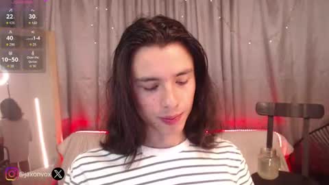 Snapshot of j_a_x_x_x_o_n chatting on 07-23-26, 01:42 Hey im Jaxxxon check my info online show from 07-23-26, 01:42