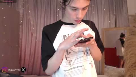Snapshot of j_a_x_x_x_o_n chatting on 07-30-26, 11:20 Hey im Jaxxxon check my info online show from 07-30-26, 11:20