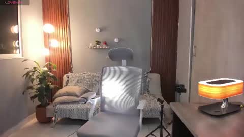 Calix  Independient model Insta and twt Calixsnake online show from 06-20-26, 12:47