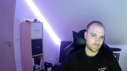 here4y online show from 03-04-25, 06:18