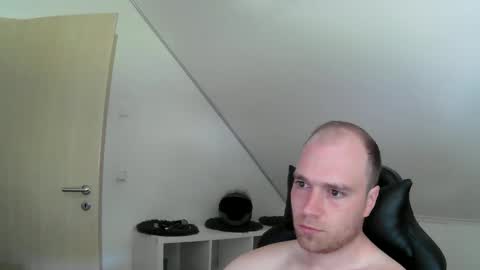 here4y online show from 05-25-26, 08:31